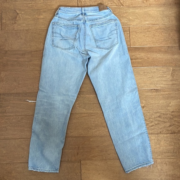 American Eagle 90s Boyfriend Jean - Picture 2 of 3